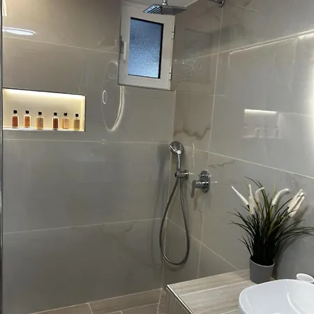 Bozikis House! A Cosy In The Centre