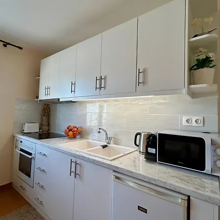 Bozikis House! A Cosy In The Centre